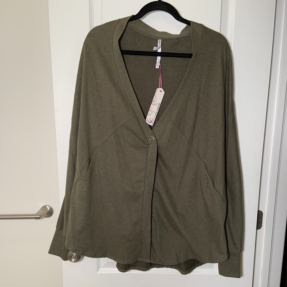 Women's Pure And Simple Bat Wing Loose Button Closure Top Cardigan Size L